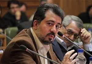 تیتر توسط عابد اصلاح شده است///// ساخت پلاسکوی جدید منوط به تامین پارکینگ برای پاساژ/ مالک برای ساخت سستی می کند