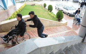 ارائه خدمات اجتماعی به مدد جویان بهزیستی