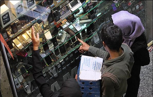 گارانتی های بی اصالت،بازار موبایل را تهدید می کند/سوء استفاده در بازاری که نظارت بر آن ضعیف است