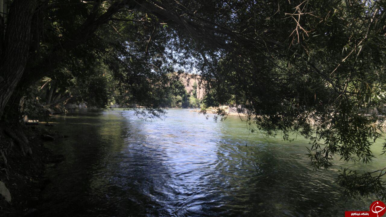 رودخانه زاینده رود سامان از زاویه تصویر