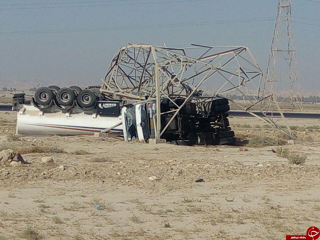 برخورد شدید تریلی با دکل فشار برق + تصاویر