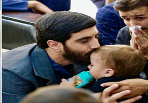 مداحی سید رضا نریمانی در منزل شهید حججی+فیلم