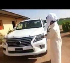 چراغ هایی که حتی با ضربات چکش هم نمی شکند + فیلم