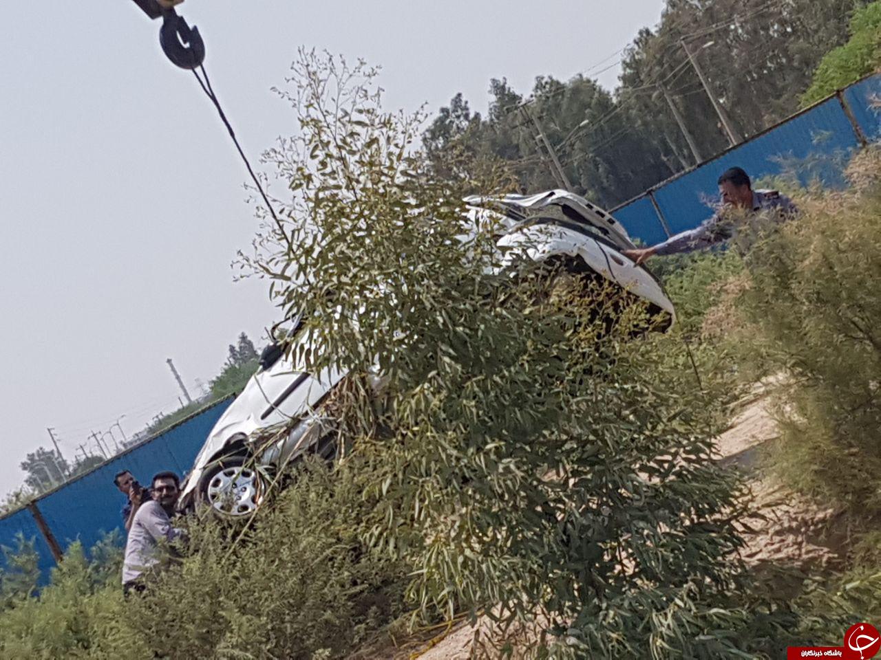سقوط پژو ۲۰۶ داخل کانال فاضلاب + تصاویر