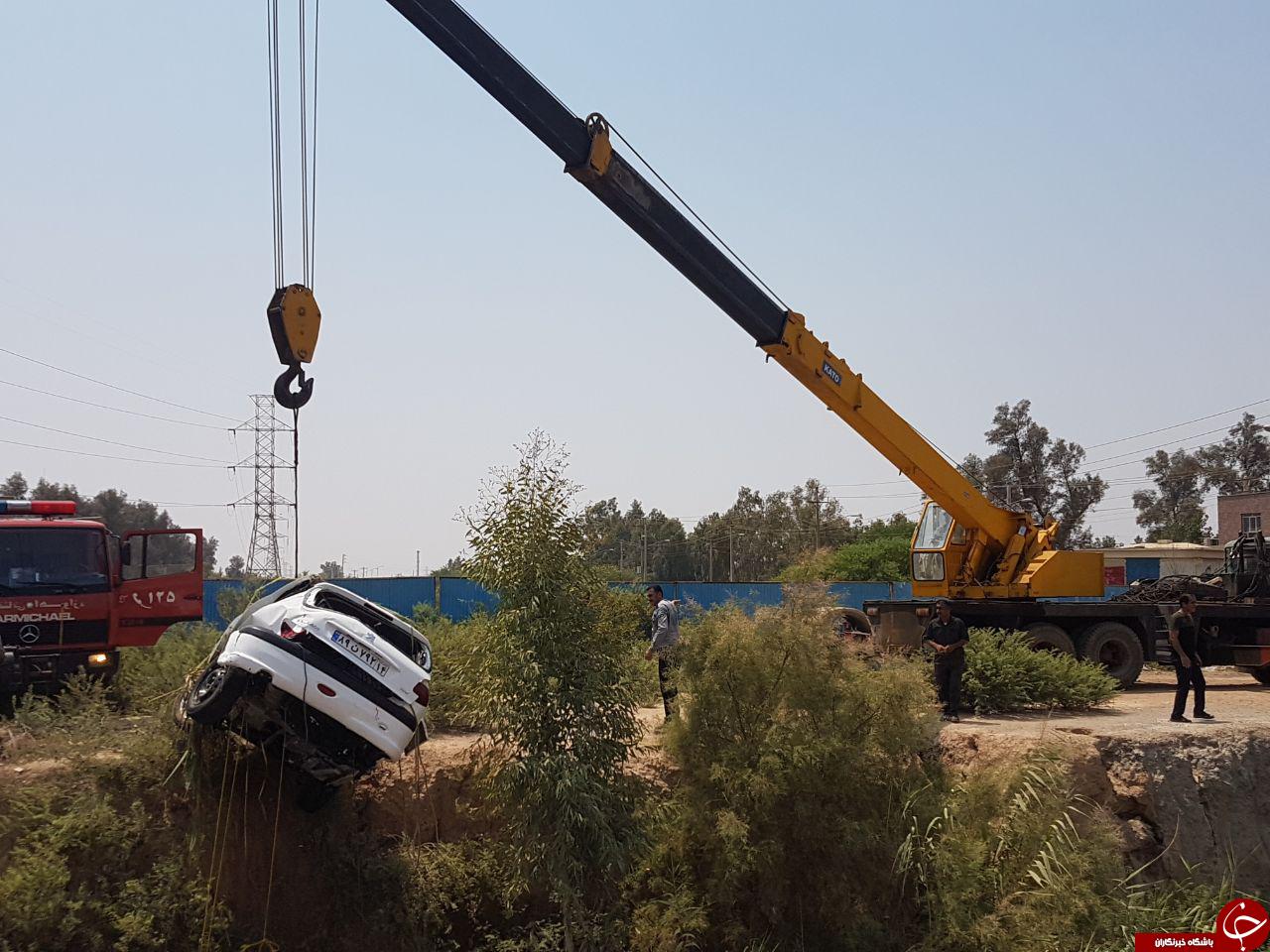 سقوط پژو ۲۰۶ داخل کانال فاضلاب + تصاویر