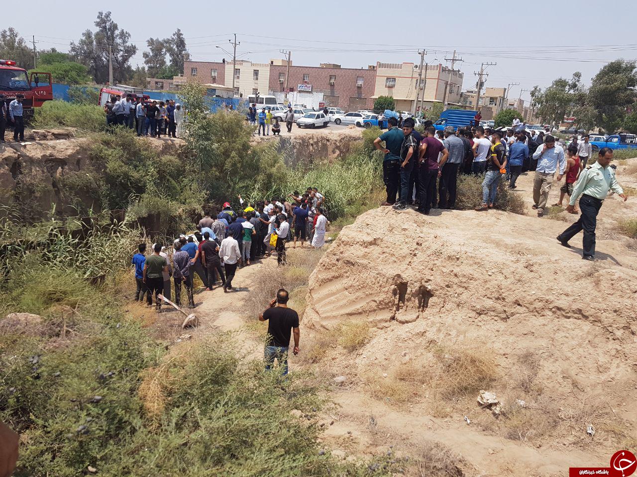 سقوط پژو ۲۰۶ داخل کانال فاضلاب + تصاویر