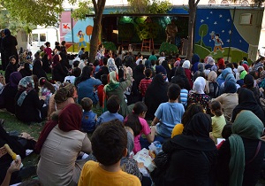 استقبال چشمگیر کودکان از اجرای نمایش تریلی سیار