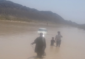 بارندگی، راه ارتباطی روستای «کوشان» را مسدود کرد + فیلم