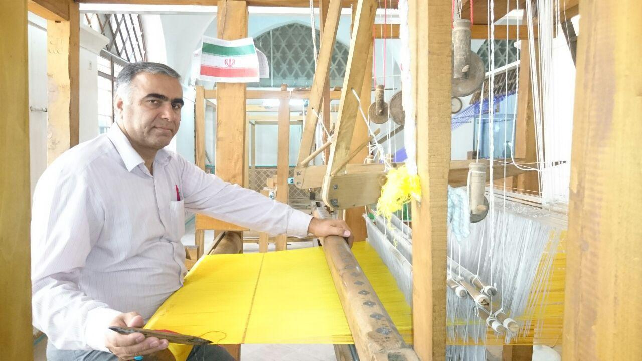 جلوه گری شهر عروس باغ های ایرانی با هنر مخمل بافی و زری بافی
