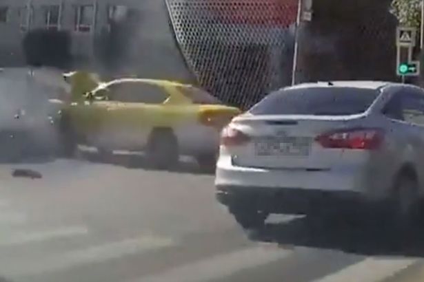 نجات معجزه آسای مادر و کودک ازتصادف وحشیان+فیلم