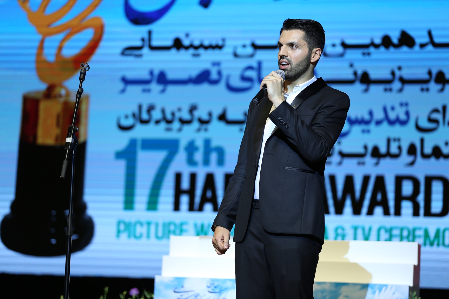 پایان کار جشن حافظ با یادی از شهید حججی/ شوخی مهران مدیری با گلزار و امین حیایی