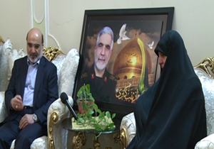 دیدار رئیس رسانه ملی با خانواده یکی از شهدای مدافع حرم + فیلم