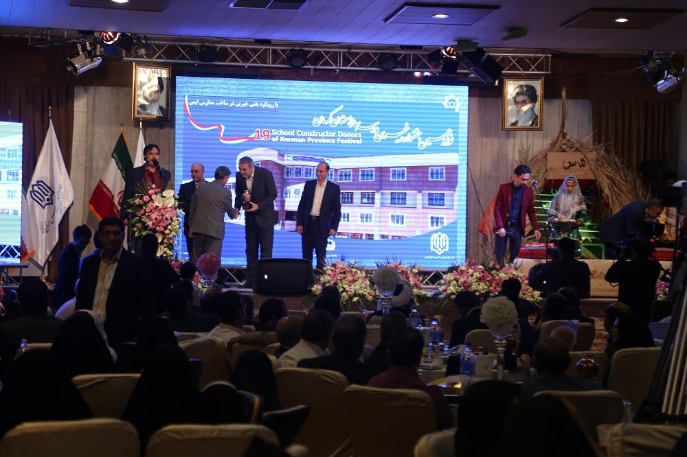 تجلیل از استاندار کرمان در جشنواره خیرین مدرسه ساز