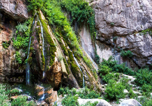 آبشار زیبا و دیدنی «اخلمد» در چناران + فیلم