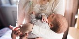 باشگاه خبرنگاران -چرا نوزادان را با دست چپ بغل می‌کنیم؟ +عکس