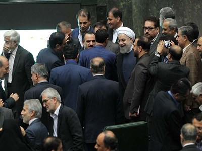 طعنه طنز آمیز رئیس جمهور به فضای مجلس در زمان سخنرانی اش + فیلم