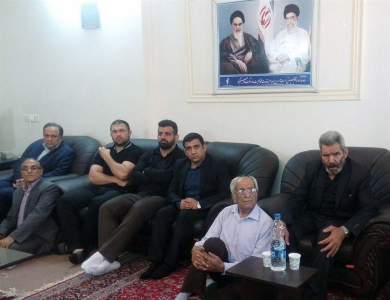 قهرمان و نایب قهرمان المپیک در منزل شهید حججی
