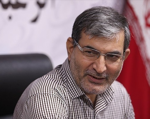 شاعر آئینی باید به موضوع شعرش وفادار باشد
