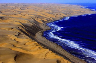 مرز تماشایی اقیانوس با کویر در صحرای نامیب+عکس