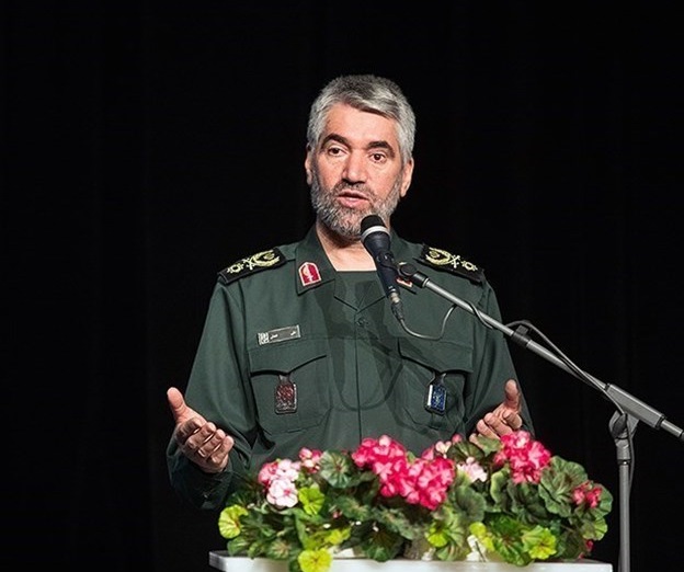 خانواده&zwnj;های شهدا چراغ راه هستند تا مسیر راهمان را گم نکنیم