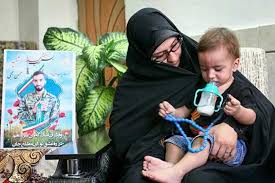 اعطای حکم خادمی به پدر و همسر شهید حججی