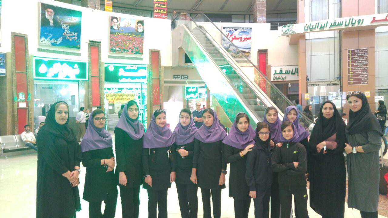 حضور دختران کرمانی در مسابقات شنای دانش آموزان کشور