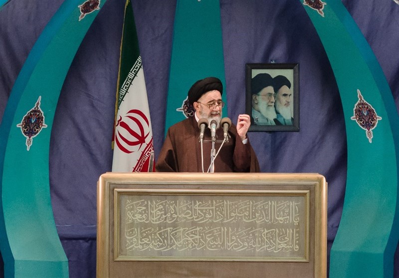 استکبار همواره در حال توطئه علیه ملت ایران است