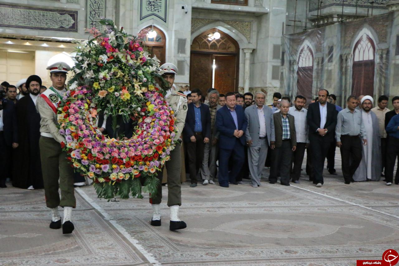 گزارش تصویری از مراسم ادای احترام و تجدید میثاق شخصیت های سیاسی و فرهنگی افغانستان با آرمان های امام خمینی(ره)