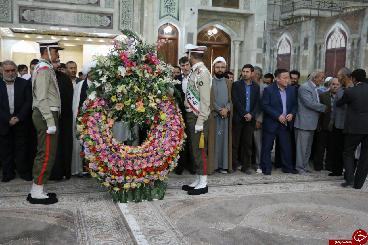 گزارش تصویری از مراسم ادای احترام و تجدید میثاق شخصیت های سیاسی و فرهنگی افغانستان با آرمان های امام خمینی(ره)