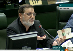 شعرخوانی نماینده مجلس درباره خال مه رویان! + فیلم