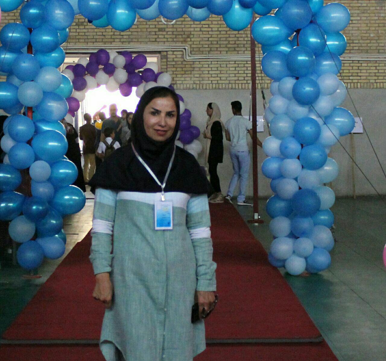 بانوان کهگیلویه ای زیر نظر مدرس کرمانی آموزش می بینند