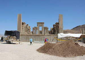 خروج دیوار جنوبی پارسه از خاک