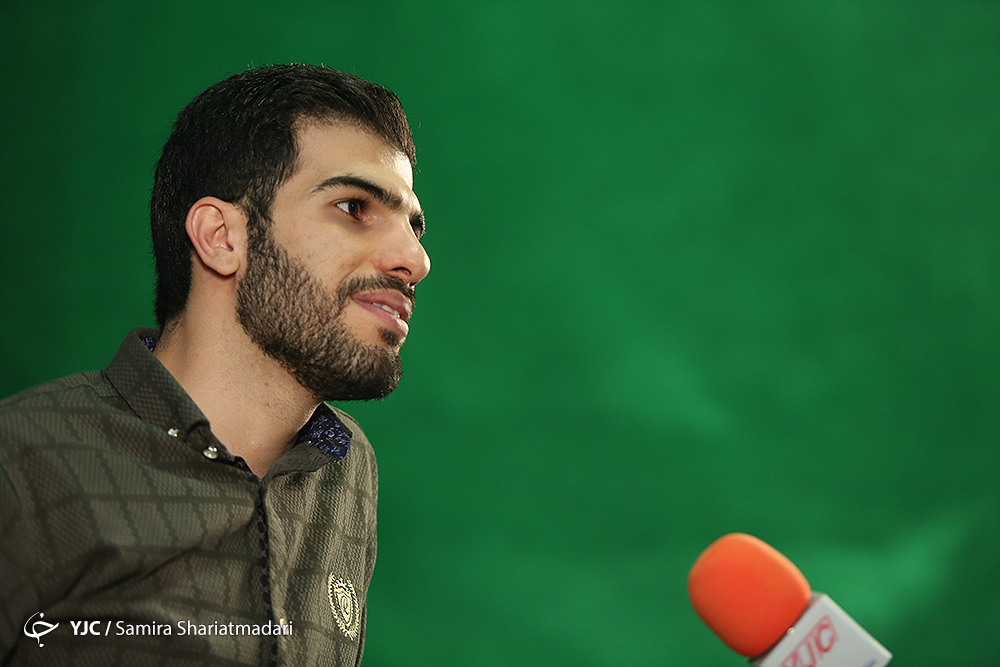باید شاعر اهل بیت (ع)در برابر اساتید شعر زانو بزند/امروز اشعار ضعیف طرفدار ندارد//////