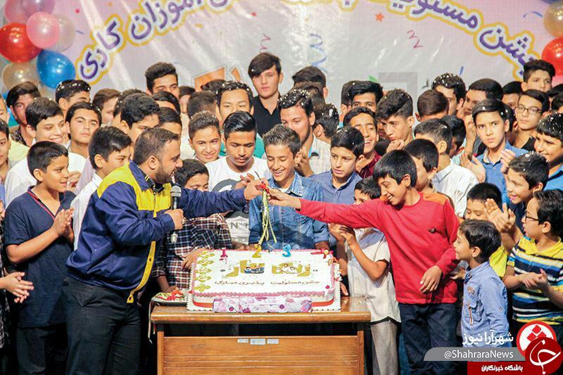 تجلیل از دانش&zwnj;آموزانی که تابستان خود را با کار می&zwnj;گذرانند+تصاویر