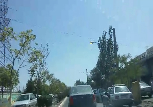 روشنایی چراغ‌ها در روز روشن! + فیلم