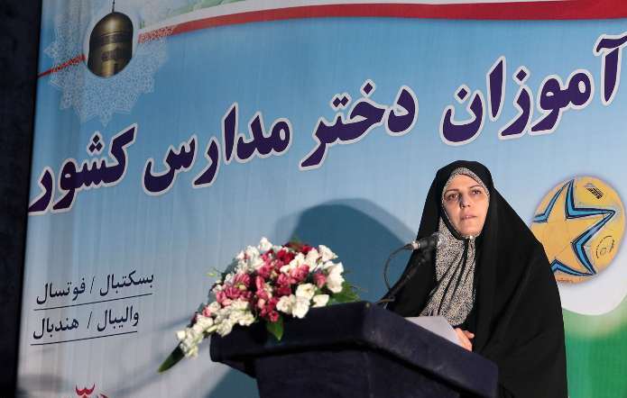 دختران باید در متن جریان رشد جامعه قرار گیرند