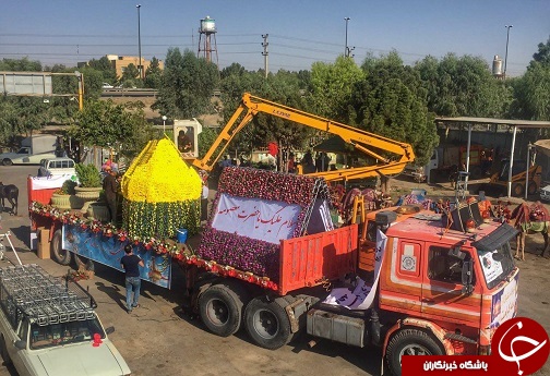 کاروان گل ویژه دهه کرامت در شهر قم به حرکت درآمد