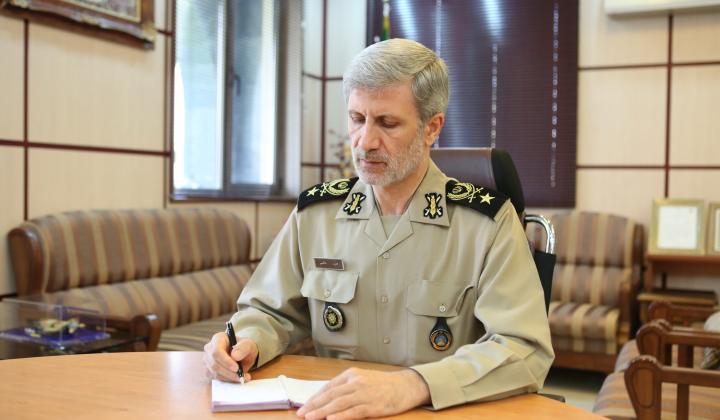 وزیر دفاع انتصاب سردار دهقان را تبریک گفت