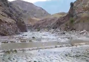 خسارت سیل به زمین‌های کشاورزی «سرآسیاب» + فیلم