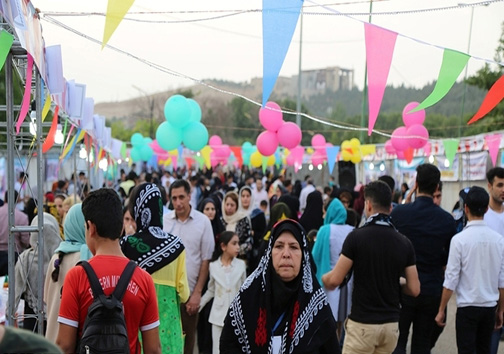 تصاویری از برگزاری جشنواره سفره مهربانی در زیباکنار خرم آباد