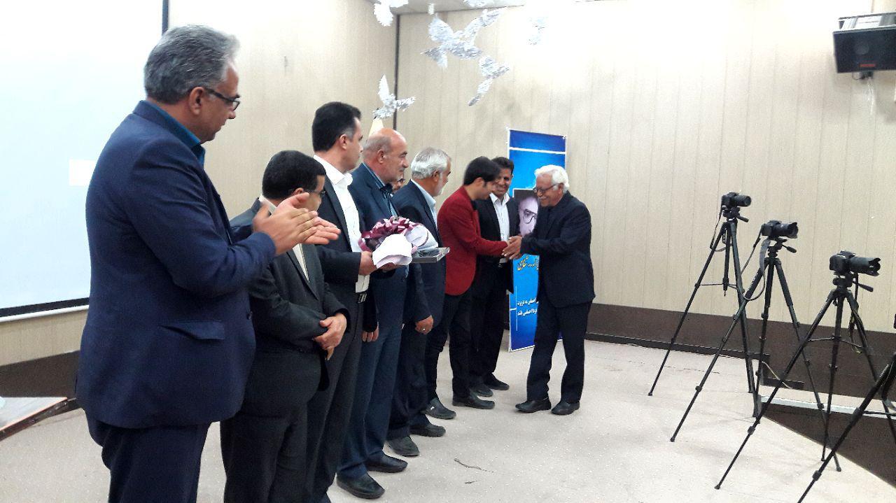 از پیشکسوتان عرصه عکاسی شهربابک تجلیل شد
