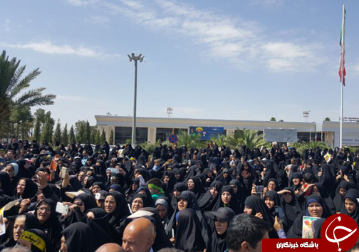 خانواده شهید حججی وارد شهر شیراز شدند + تصاویر