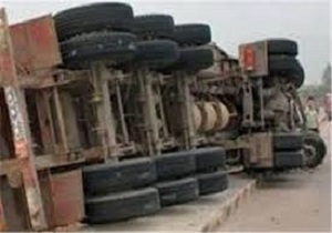 واژگونی تانکر حامل گاز مایع جاده سقز ـ سنندج را بست