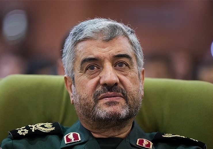 فرمانده سپاه از خدمات 12 ساله سرلشکر صالحی در فرماندهی ارتش تقدیر کرد