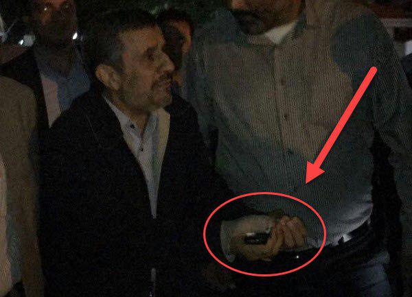 حکایت دست باندپیچی شده احمدی&zwnj;نژاد در ملاقات با بقایی+ عکس