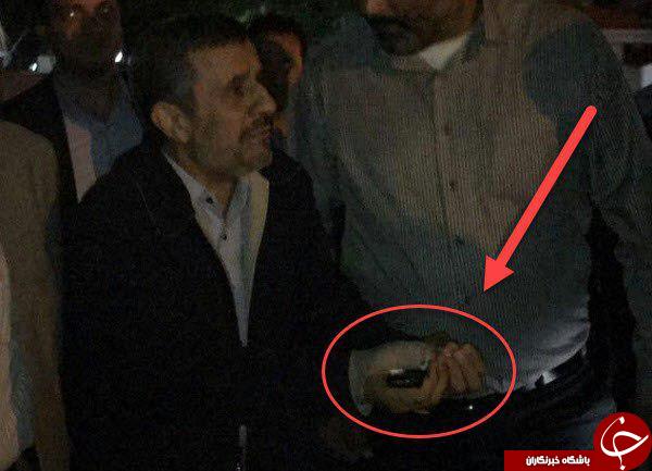 حکایت دست باندپیچی شده احمدی&zwnj;نژاد در ملاقات با بقایی+ عکس
