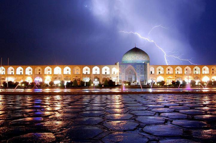 نقش جهان، نگین انگشتری میدان های دنیا