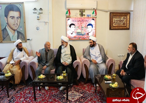 دیدار نماینده ولی فقیه با خانواده شهیدان انجرانی و حاجی میری