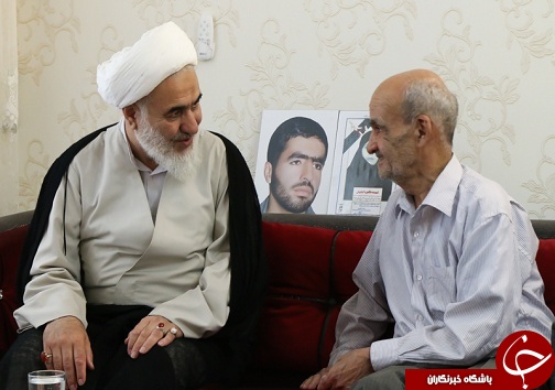 دیدار نماینده ولی فقیه با خانواده شهیدان انجرانی و حاجی میری