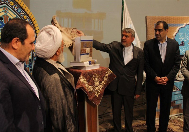 برگزاری اختتامیه همایش کرامت انسانی از منظر رضوی / کتاب دانشنامه رضوی رونمایی شد